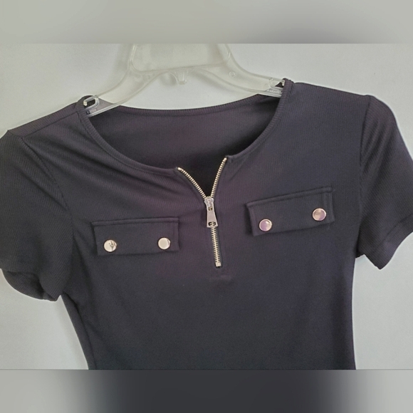 Black zippered blouse. - Picture 2 of 6